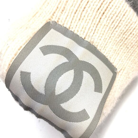 CHANEL Gray Love Gloves - Picture 5 of 11